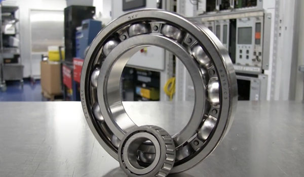 Roller-Bearings-vs-Ball-Bearings-2